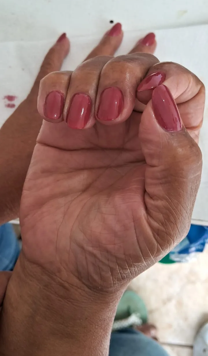 Manicure — 02-manicure.webp