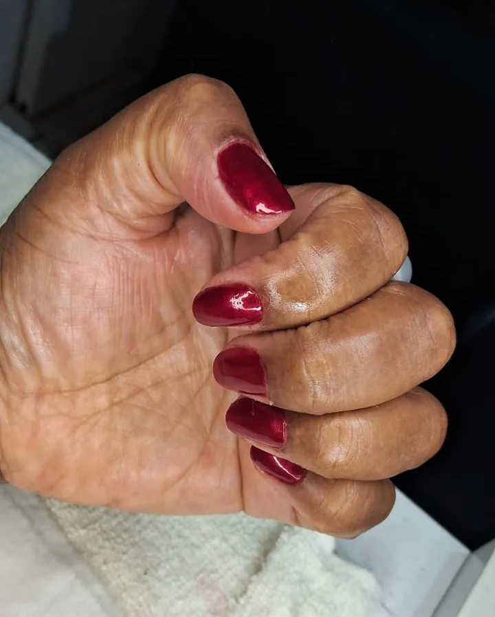 Manicure — 03-manicure.webp