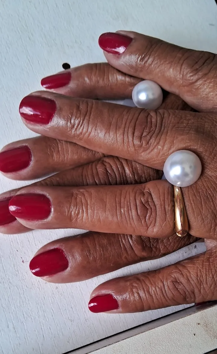 Manicure — 04-manicure.webp