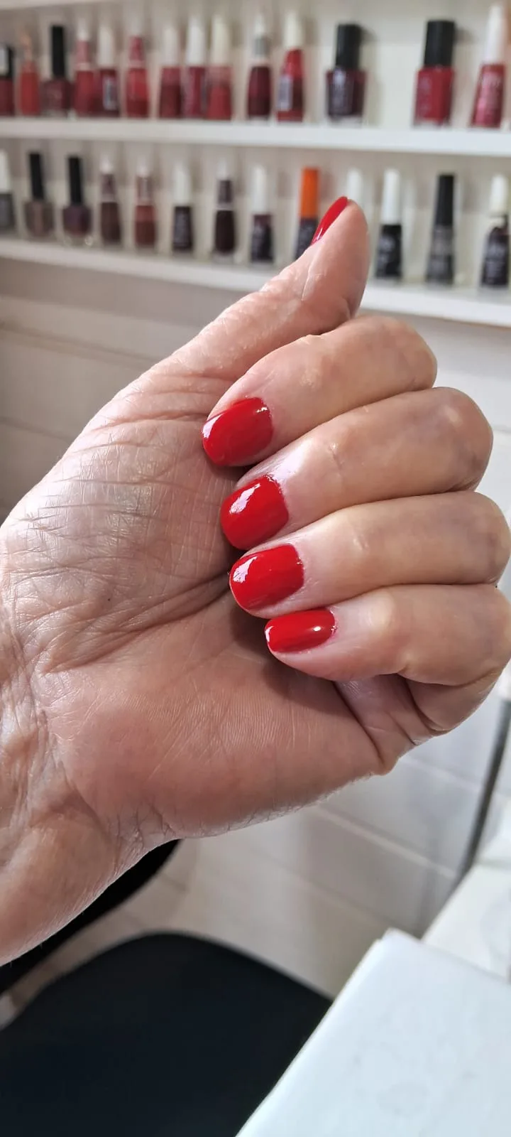 Manicure — 05-manicure.webp